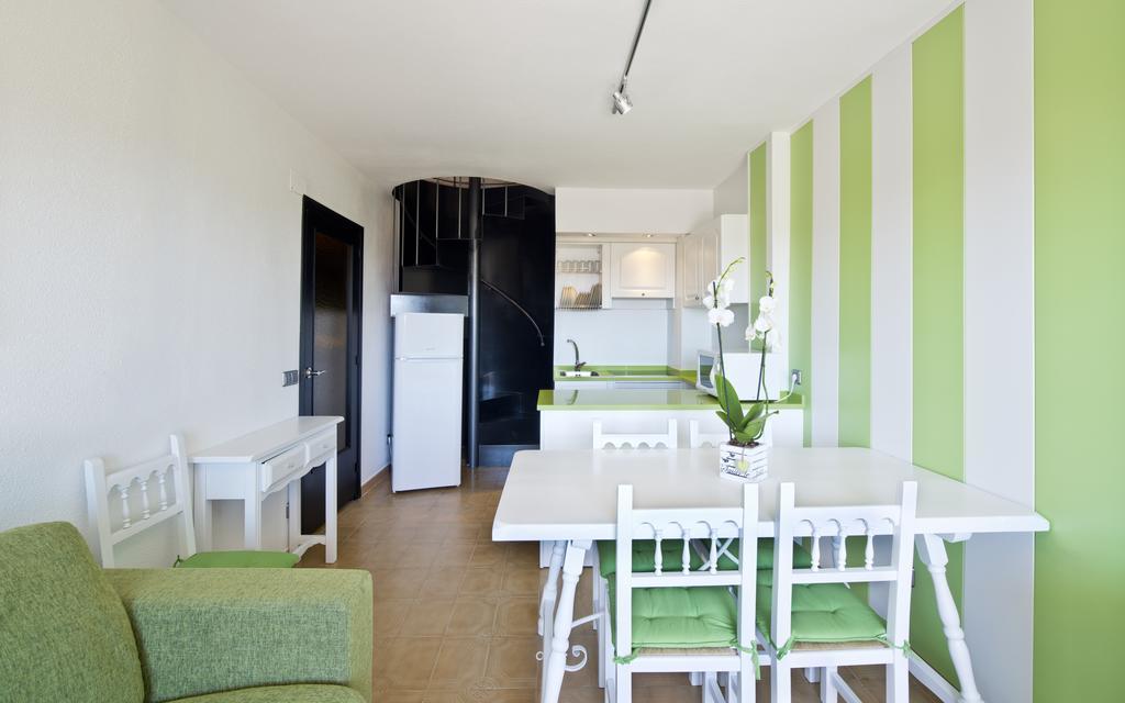 Apartamentos Salles Beach レスタルティット 部屋 写真