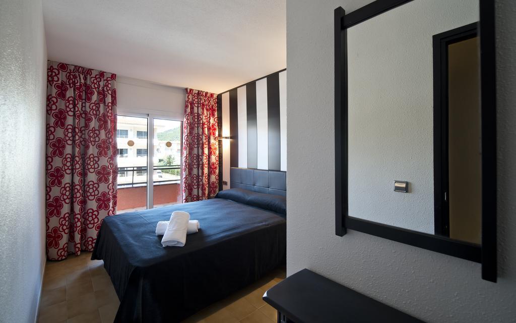 Apartamentos Salles Beach レスタルティット 部屋 写真