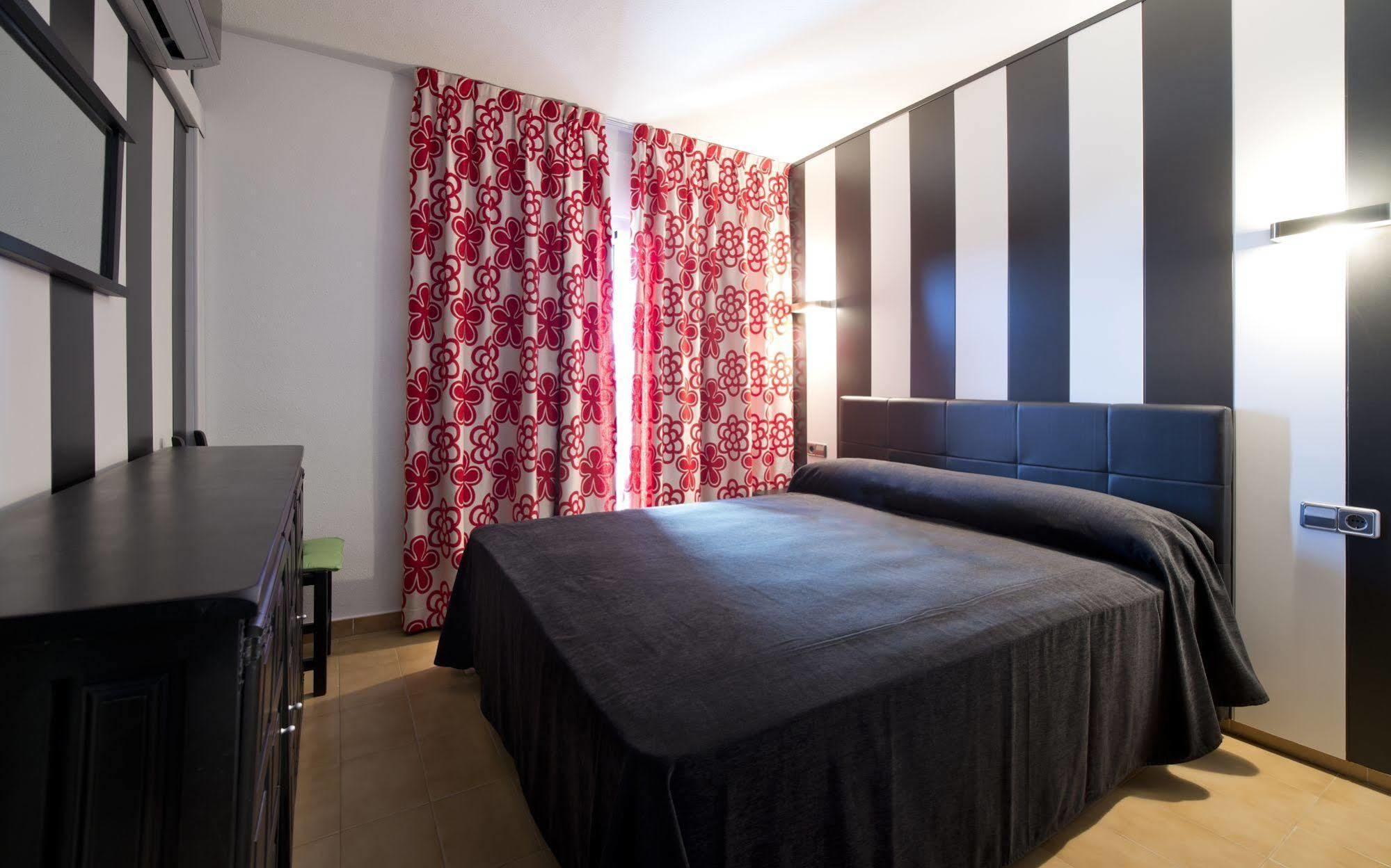 Apartamentos Salles Beach レスタルティット エクステリア 写真